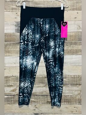 NWT Betsey Johnson Hi Rise 7/8 Performance Leggings Size Medium Galactic Print